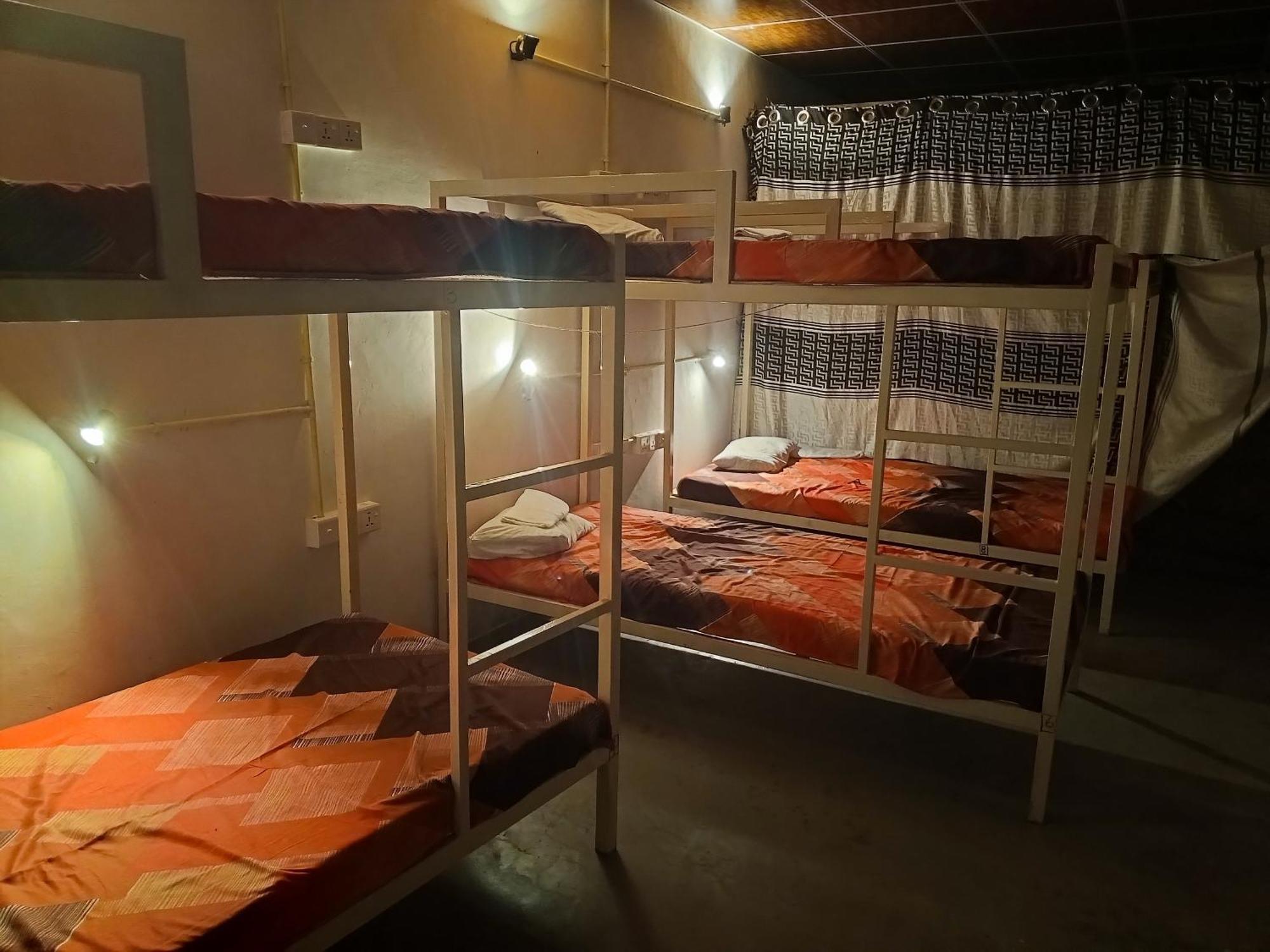Surfing Lion Hostel Аругам Бей Екстериор снимка