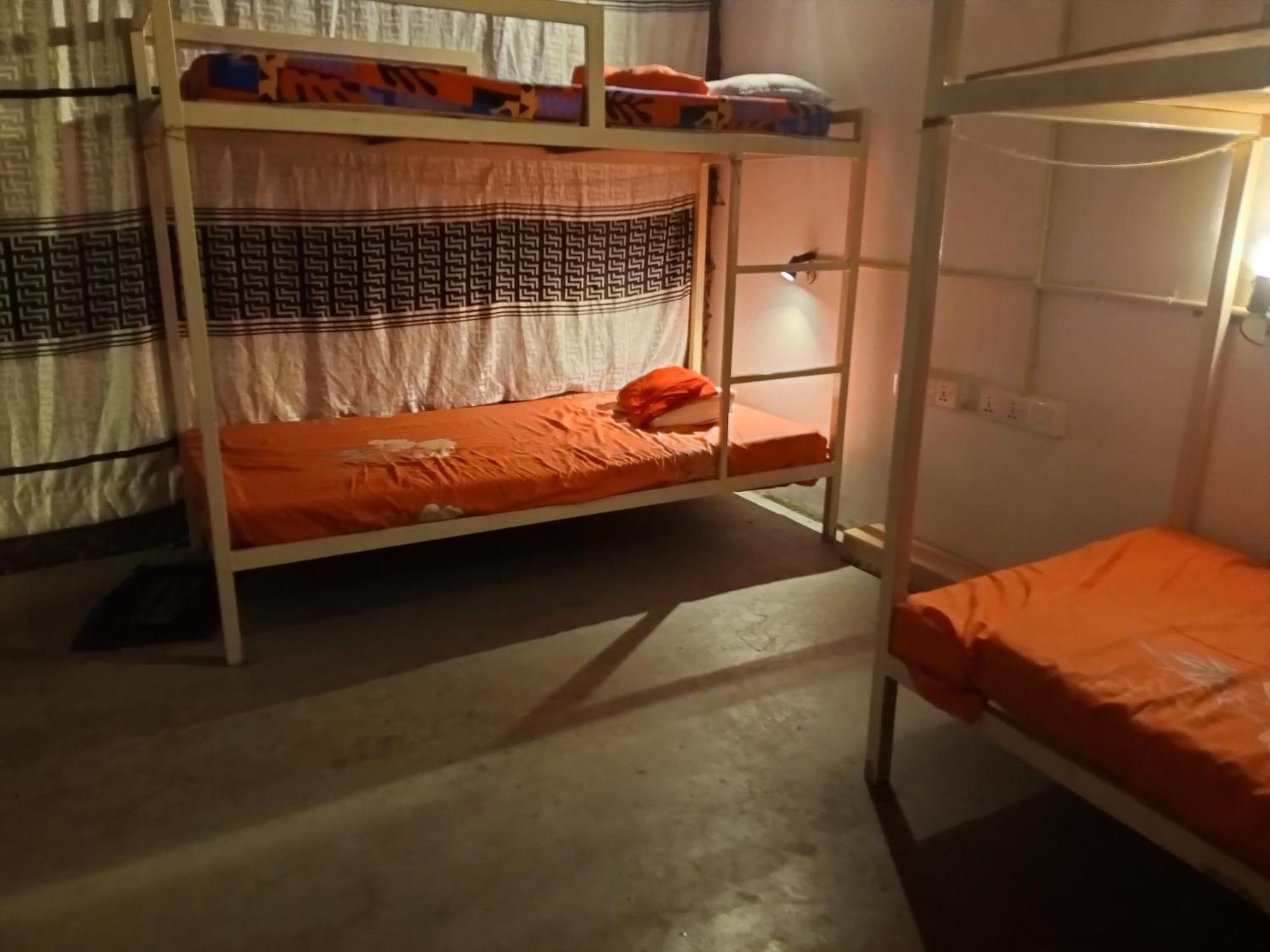 Surfing Lion Hostel Аругам Бей Екстериор снимка