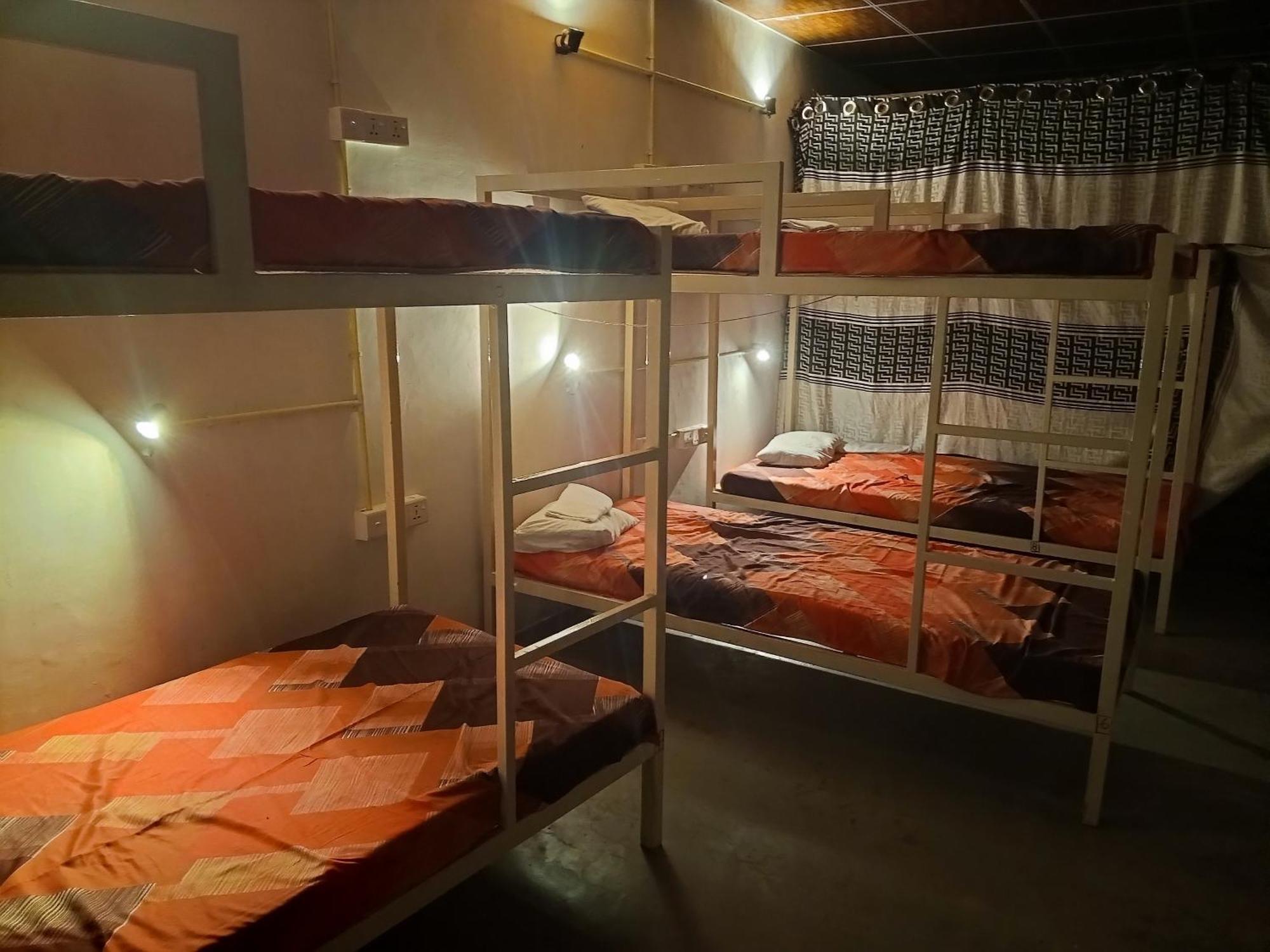 Surfing Lion Hostel Аругам Бей Екстериор снимка