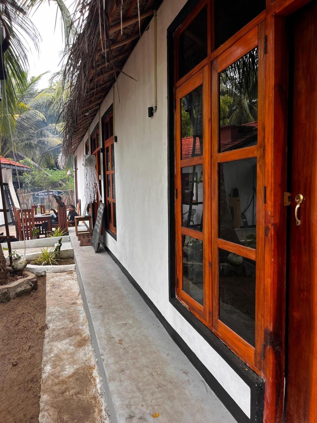 Surfing Lion Hostel Аругам Бей Екстериор снимка